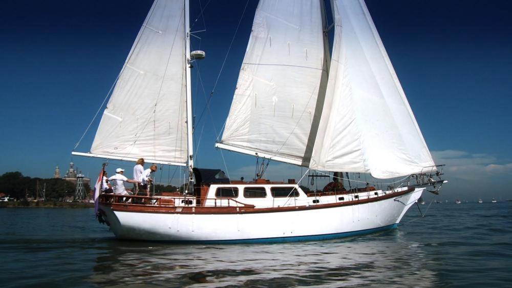 Classic Sailing Ship In Center Of Enkhuizen! Ngoại thất bức ảnh